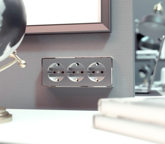 Розетка тройная с заземлением и шторками Gallant (серебряный) (W5073106)