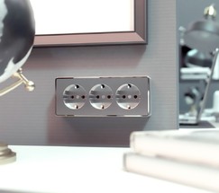 Розетка тройная с заземлением и шторками Gallant (серебряный) (W5073106)