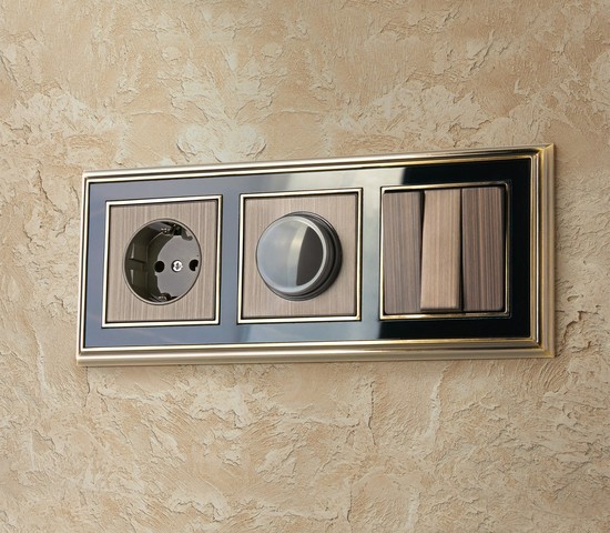 Рамка на 3 поста (бронза/черный) (WL17-Frame-03)