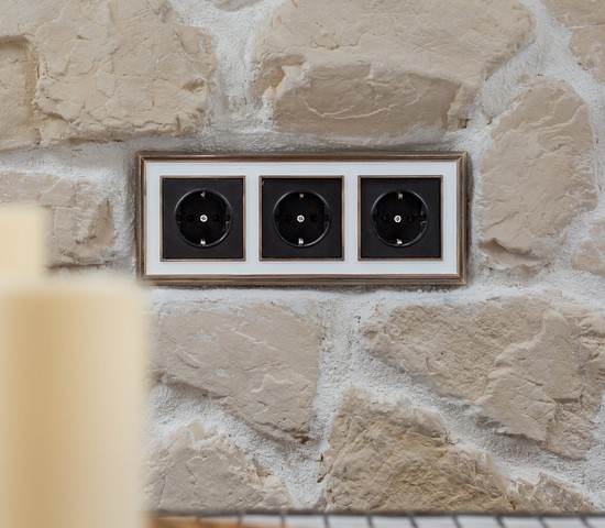 Рамка на 3 поста (бронза/белый) (WL17-Frame-03)