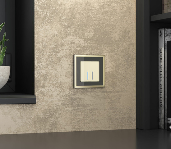 W0012852/ Рамка на 1 пост Baguette (черный/латунь)