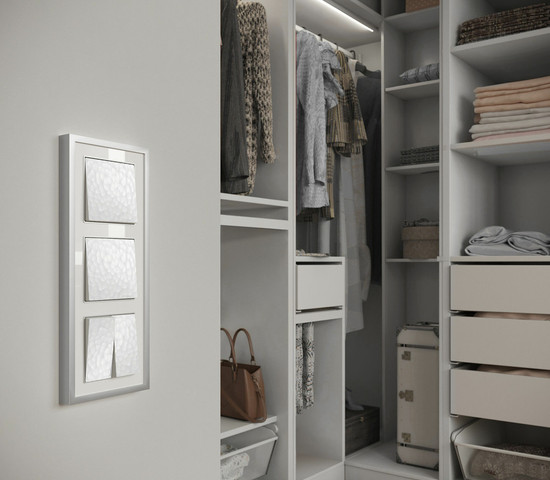 W0032850/ Рамка на 3 поста Baguette (белый/серебро)