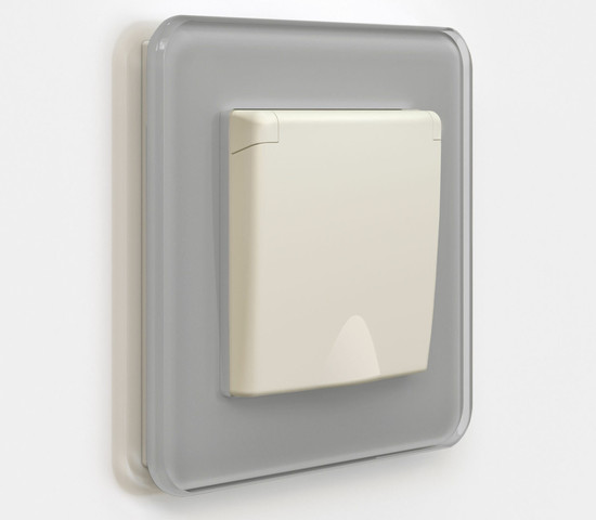 W1171262/ Розетка с заземлением и шторками c крышкой IP44 (айвори матовый)