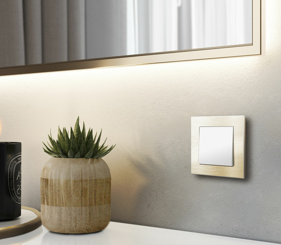 W1112061/ Выключатель одноклавишный проходной (белый матовый)