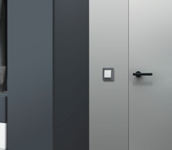 W1112061/ Выключатель одноклавишный проходной (белый матовый)