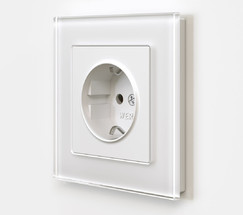 W1171161/ Розетка с заземлением и шторками (белый матовый)