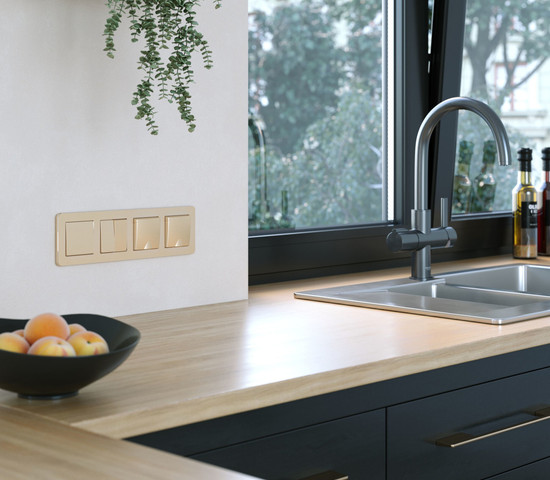 W0042611/ Рамка на 4 поста Platinum (шампань)