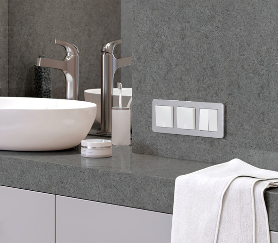 W0032606/ Рамка на 3 поста Platinum (алюминий)