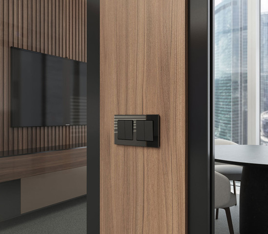 W1123006/ Перекрестный выключатель двухклавишный (чёрный)