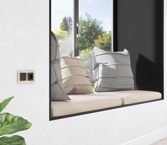 W1123006/ Перекрестный выключатель двухклавишный (чёрный)