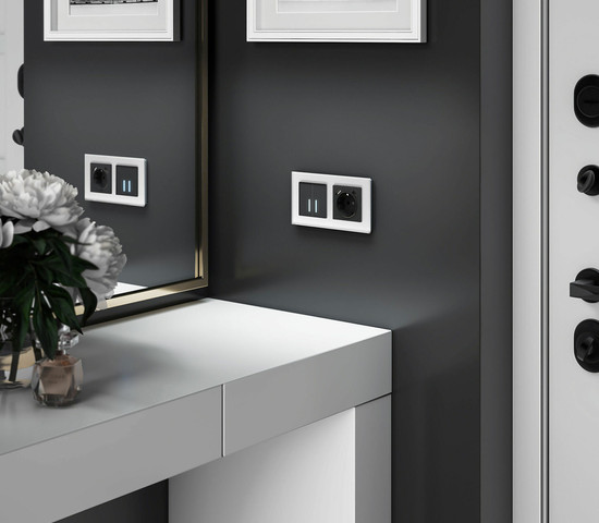 W4520008/ Сенсорный выключатель двухклавишный с подсветкой 1000 Вт (черный)