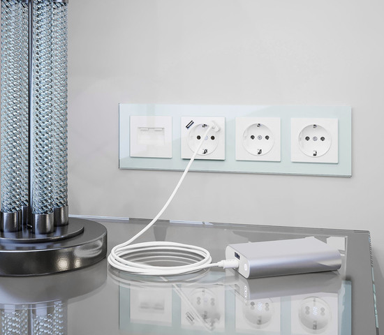 WL01-Frame-04 / Рамка на 4 поста (натуральное стекло,стекло)