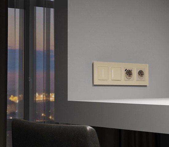 W0043111/ Рамка на 4 поста Senso (шампань, стекло soft-touch)