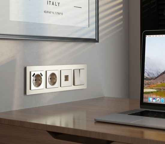 W0043111/ Рамка на 4 поста Senso (шампань, стекло soft-touch)