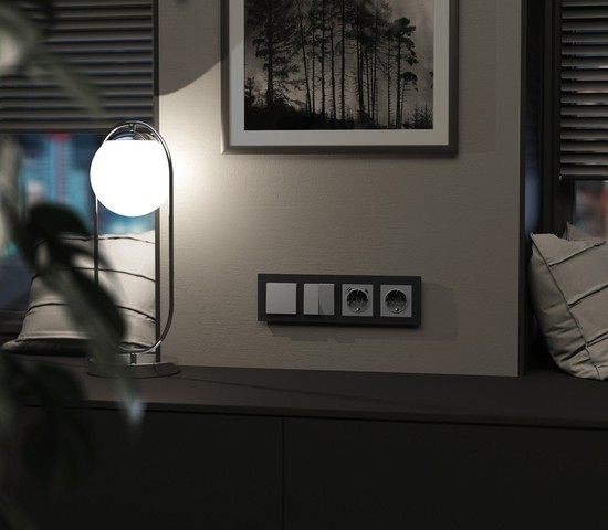 W0043108/ Рамка на 4 поста Senso (черный, стекло soft-touch)