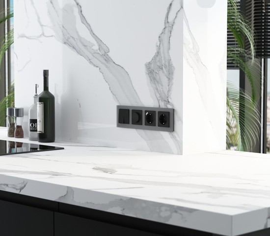 W0043106/ Рамка на 4 поста Senso (серебряный, стекло soft-touch)