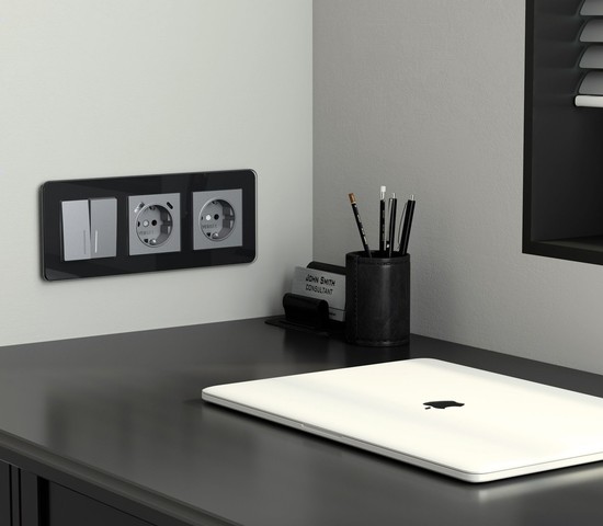 W0032448/ Рамка на 3 поста Elite (черный, стекло)