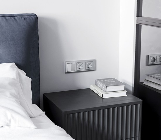 W1122065/ Выключатель двухклавишный проходной (серебряный матовый)