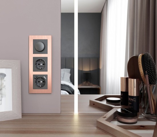 W0031712/ Рамка на 3 поста Aluminium (бронза)