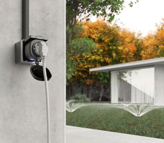 76103/00 Умная розетка с мониторингом энергопотребления черный IP44